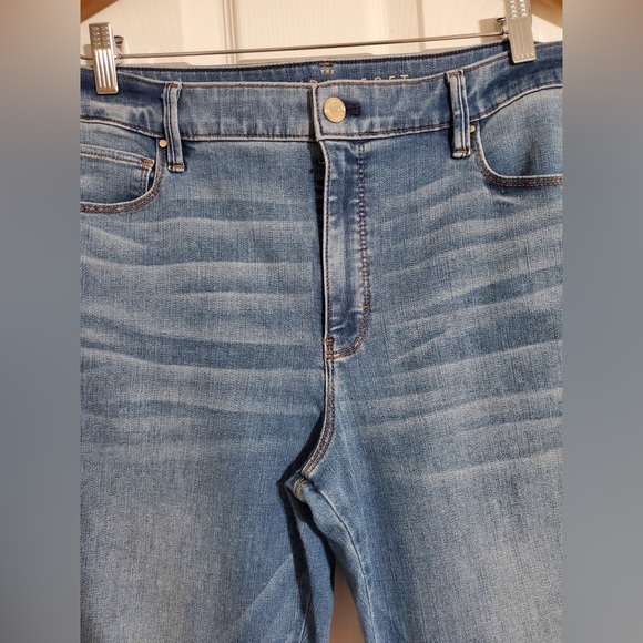 WHBM Everyday Soft Skinny Flare Jean,‎ 14 Long - Picture 4 of 5